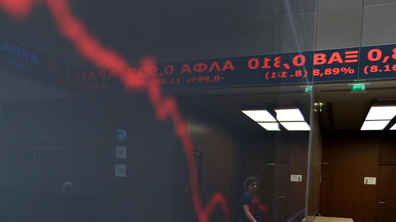 Σε κλοιό ισχυρών πιέσεων το Χρηματιστήριο Αθηνών